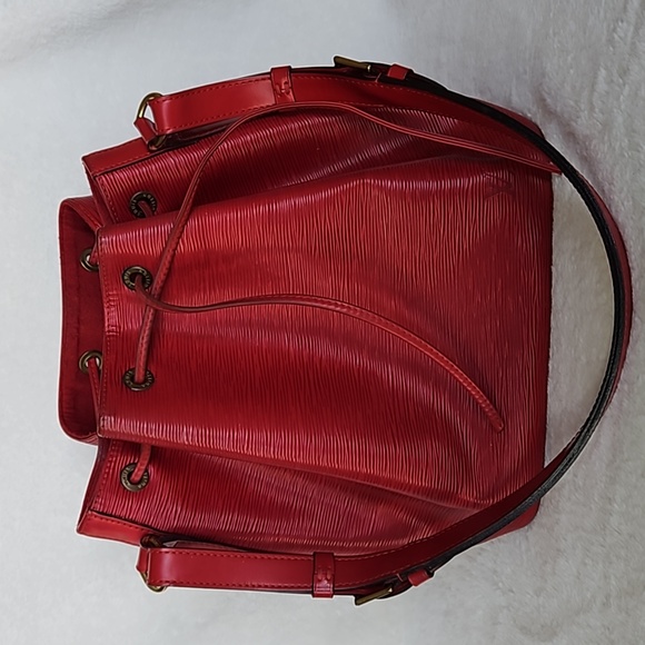 Louis Vuitton Handbags - Louis Vuitton Noe Red Epi *EUC* ♥️